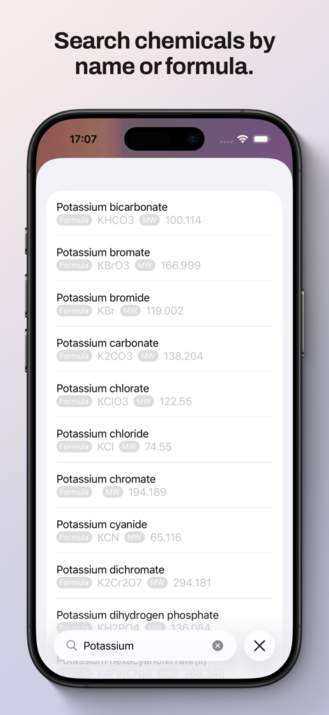 Lab Mate — Molarity & Dilution - Lab Mateアプリに、化学式と分子量を持つカリウム化合物のリストが表示されているスマートフォンの画面