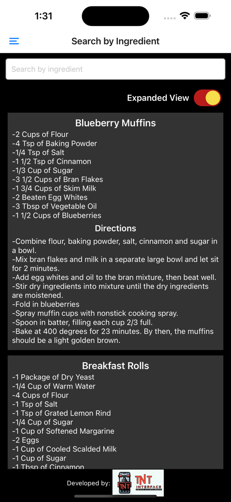 Let Them Cookアプリのスクリーンショット。ブルーベリーマフィンのレシピの展開表示で、材料と指示が暗い背景に表示されます。