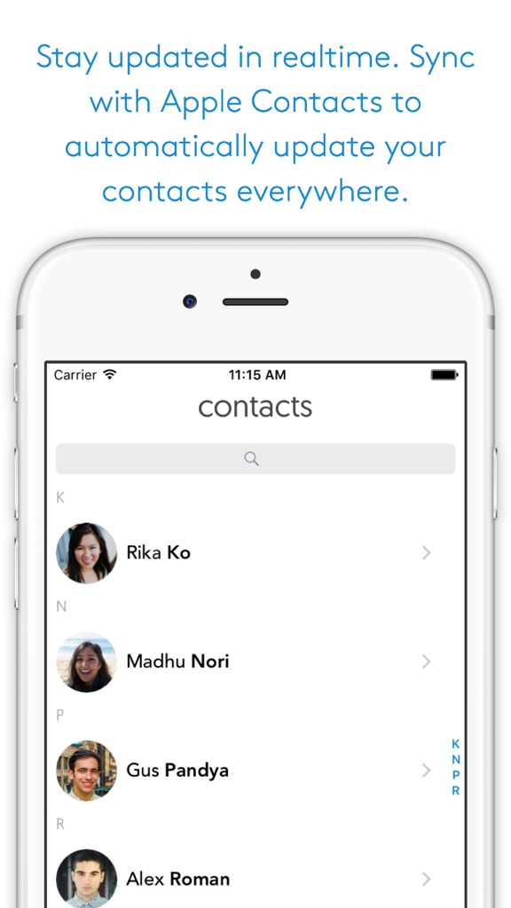 Contact - Exchange contact information with a scan - Schermata dell'iPhone che mostra l'interfaccia dell'app Contatti con un elenco di contatti sincronizzati e un messaggio sugli aggiornamenti automatici con Contatti Apple.