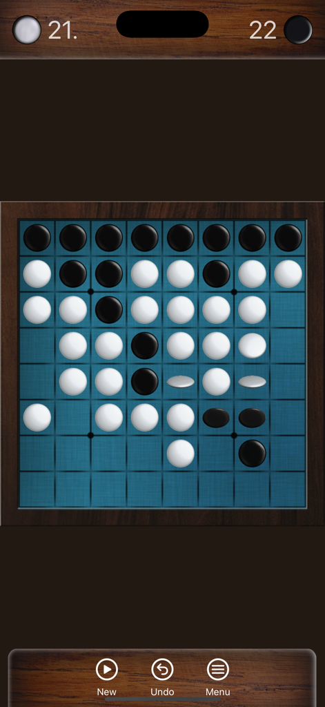 Reversi - Offline - Interfaz clásica del juego de estrategia Reversi con discos blancos y negros sobre un tablero azul.