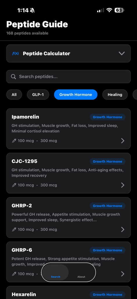 Interface do aplicativo Guia de Peptídeos exibindo uma lista de peptídeos de hormônio do crescimento incluindo Ipamorelin e CJC-1295 com informações de dosagem.