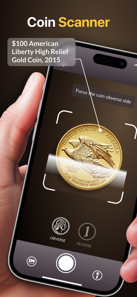 Uma pessoa usando o aplicativo Coin Scanner para identificar uma moeda de ouro American Liberty de 2015 com a câmera do telefone
