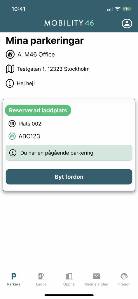 Park46 mobile App-Oberfläche, die einen reservierten Ladepunkt für E-Autos und Details zur aktiven Parkgebühr anzeigt.