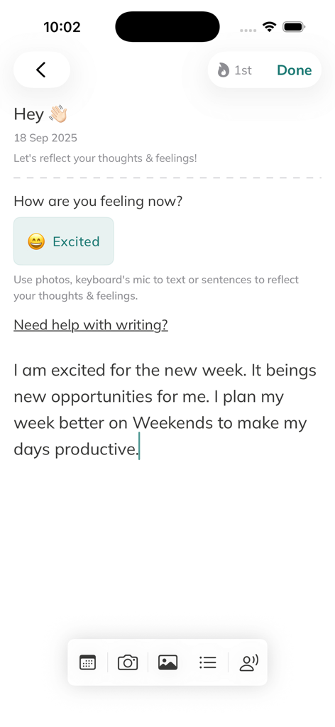 My Wellbeing: Gratitude App - Una pantalla de la aplicación My Wellbeing que muestra una entrada de diario con una selección de estado de ánimo emocionada y una reflexión sobre la planificación de una semana productiva.