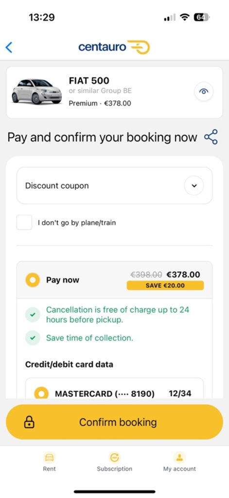 Pantalla de confirmación de reserva de la app Centauro Rent a Car para un Fiat 500 mostrando el precio y los detalles del pago