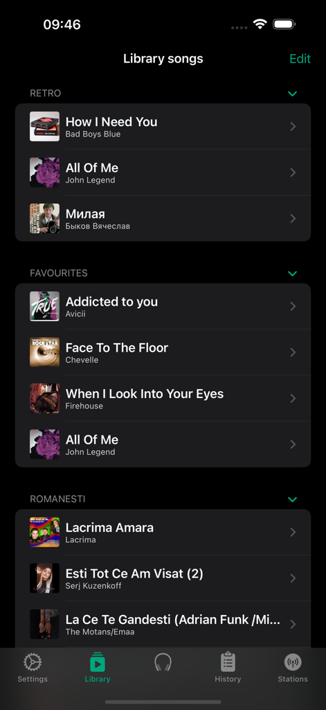 Pantalla de la biblioteca de la aplicación Radio MD que muestra listas de canciones categorizadas por Retro y Favoritos