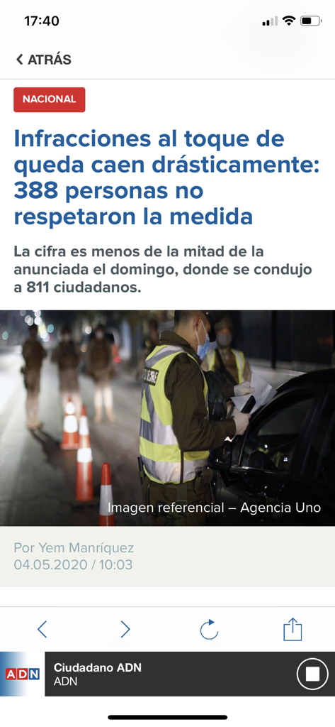 ADN Radio para iPhone - Captura de pantalla de un artículo de noticias sobre violaciones del toque de queda en Chile dentro de la aplicación ADN Radio