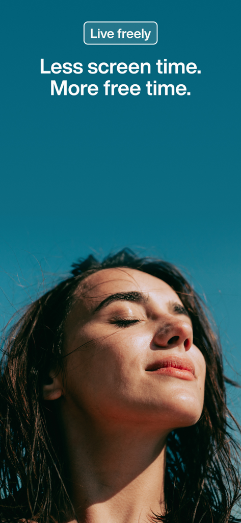 minimalist phone ® - Uma mulher pacífica de olhos fechados sob um céu azul com o texto: Menos tempo de tela, Mais tempo livre.