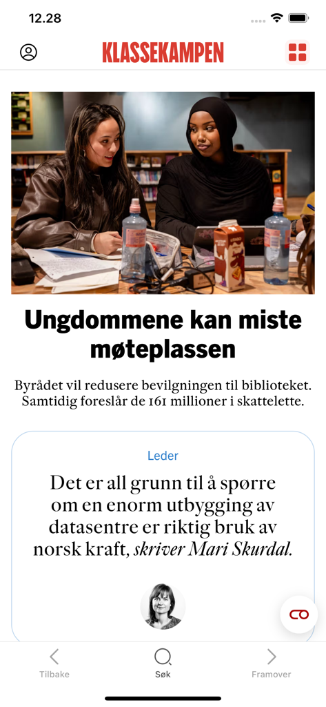 Klassekampen - Klassekampenモバイルアプリのニュースフィード。若者の集まり場所に関する主要記事と、ナビゲーションコントロールを備えた編集セクションが表示されています。