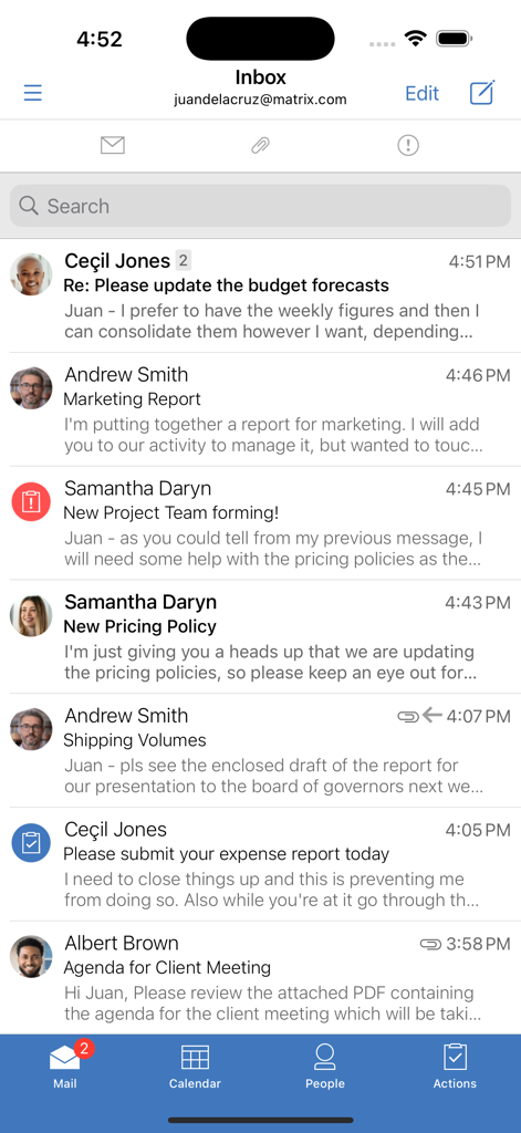 Interface utilisateur de l'application mobile HCL Verse affichant une boîte de réception de messagerie professionnelle avec divers messages et un menu de navigation en bas.