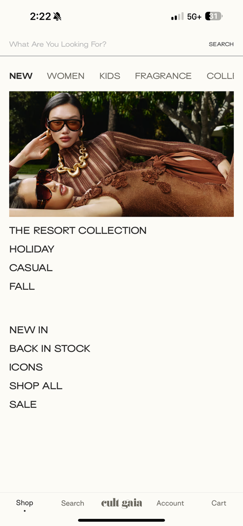 CULT GAIA - Menú principal de la aplicación móvil Cult Gaia con la Colección Resort y categorías de compra como Mujer, Niños y Fragancia.