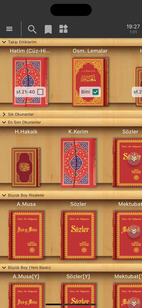 Digital library interface of the Risale-i Nur app showing a collection of Islamic theological books on virtual wooden shelves.