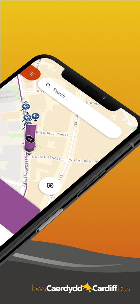 Um smartphone a exibir o mapa interativo ao vivo da aplicação Cardiff Bus, mostrando rotas e paragens de autocarros no centro da cidade.