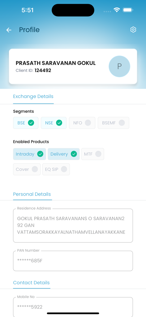 Chola Securities - Una schermata del profilo all'interno dell'app Chola Securities che mostra l'ID cliente, i segmenti di borsa per BSE e NSE, i prodotti abilitati e i dettagli di contatto personali.