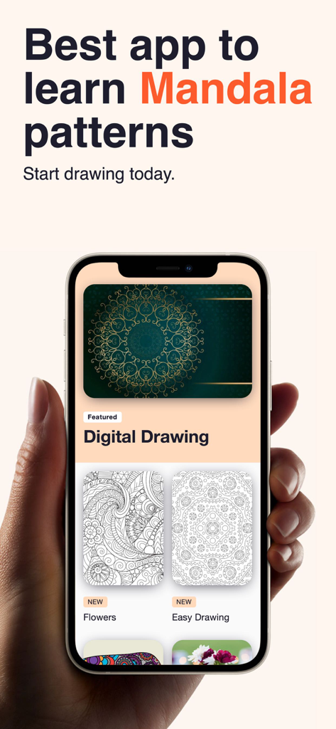 Mandala Art - Draw & Learn - Una mano sosteniendo un smartphone que muestra la interfaz de la aplicación Arte Mandala con intrincados patrones y lecciones de dibujo