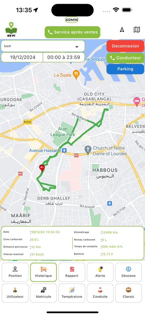 NEW GPS-App-Oberfläche, die eine Fahrzeugroutenhistorie auf einer Karte von Casablanca mit Echtzeit-Tracking-Metriken wie Geschwindigkeit und Entfernung anzeigt