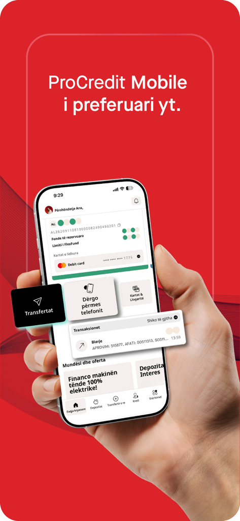 ProCredit Bank Albania - Una mano sosteniendo un smartphone que muestra el panel de la aplicación móvil de ProCredit Bank Albania con funciones de gestión financiera