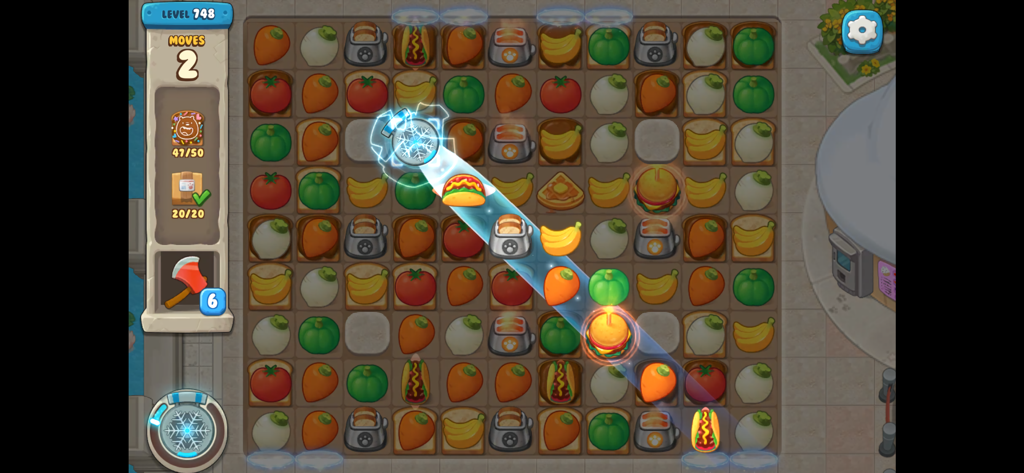 We Bare Bears Match3 Repairs - Captura de pantalla del juego We Bare Bears Match3 Repairs que muestra un tablero de acertijos con fichas temáticas de comida y un potenciador especial que despeja una línea diagonal.