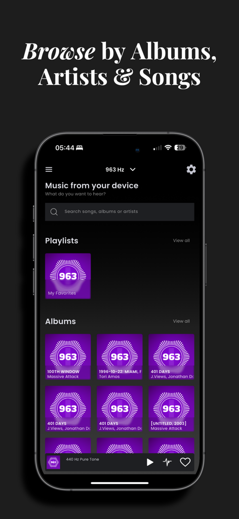 963 Player Plusアプリのインターフェースに、963 Hz周波数に再調整されたアルバムとプレイリストを含む音楽ライブラリが表示されている。
