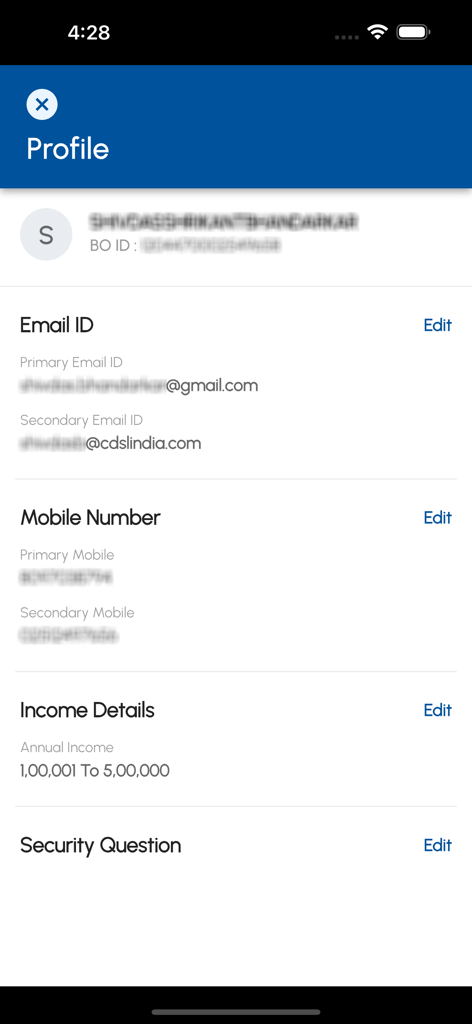 Pantalla de perfil de la aplicación CDSL MyEasi mostrando detalles de contacto del usuario e información de ingresos.