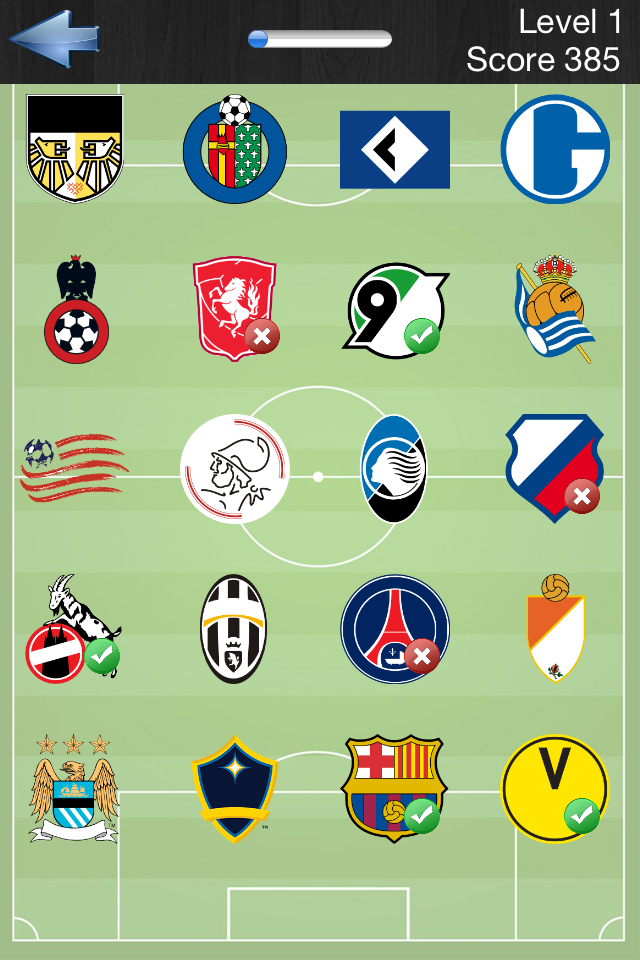Screenshot of Logo Quiz Soccer game showing level 1 with various soccer club logos on a pitch themed background