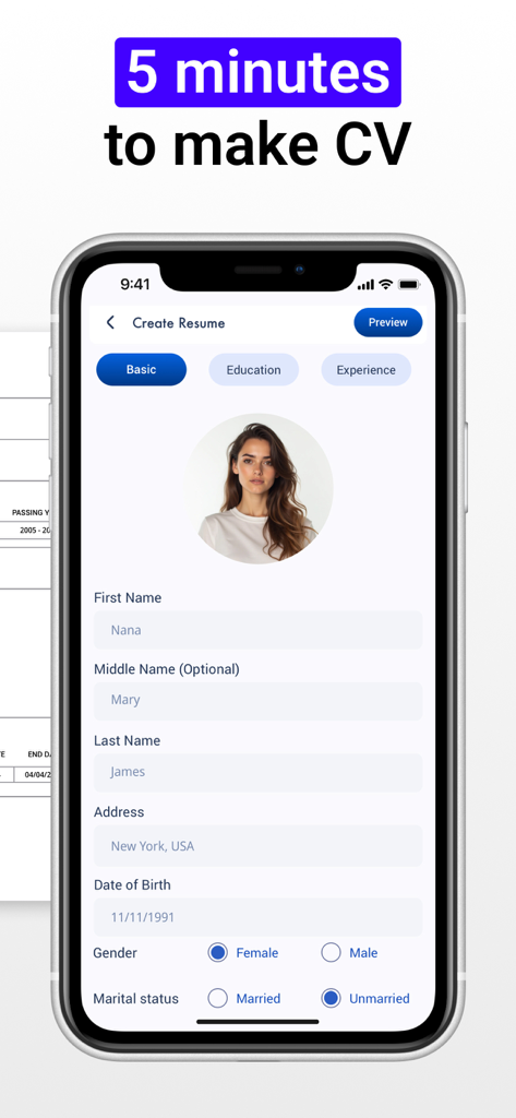 Resume Maker: CV Creator - Una interfaz de aplicación móvil en un iPhone que muestra el formulario de información personal básica para crear un CV profesional en 5 minutos.