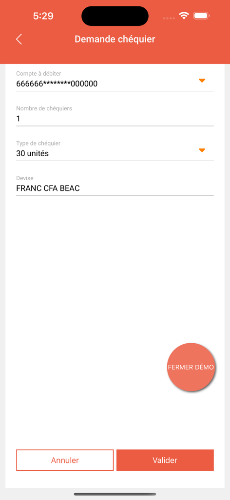 Interface de l'application mobile UGB-eBANK pour demander un nouveau chéquier avec sélection du compte et de la quantité.