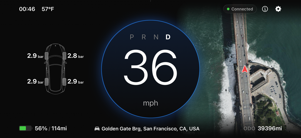 Dashla: Dashboard for Tesla - Dashla App-Oberfläche, die Tesla-Tacho, Reifendruck und Satellitenkarten-Navigation anzeigt