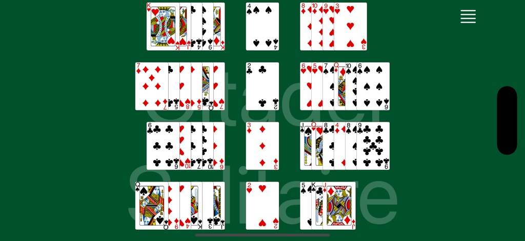 Citadel Solitaire - Gameplay de Citadel Solitaire montrant des piles de cartes sur un fond vert épuré