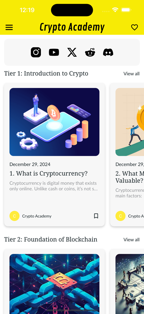 Pantalla de la aplicación móvil que muestra lecciones de criptomonedas categorizadas por niveles con tarjetas educativas