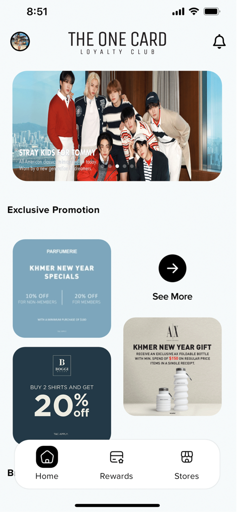 Tela inicial do aplicativo The One Card Loyalty Club com promoções e recompensas exclusivas de marcas.