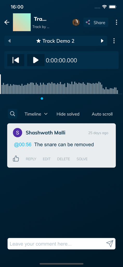 Mixup.audio - Interfaz de la aplicación móvil Mixup.audio que muestra comentarios con marca de tiempo en la forma de onda de una pista musical para producción de audio colaborativa.