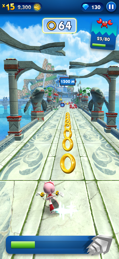Amy Rose corriendo a toda velocidad por un nivel 3D mientras recoge anillos dorados en Sonic Prime Dash