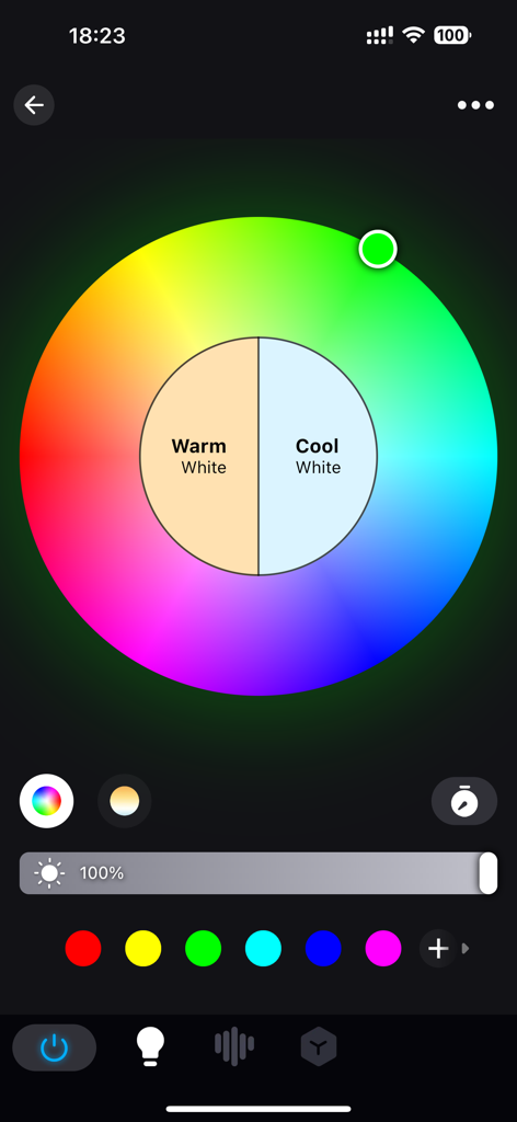 Briturn - Interface do aplicativo Briturn com um controle de roda de cores com configurações de branco quente e frio e um controle deslizante de brilho