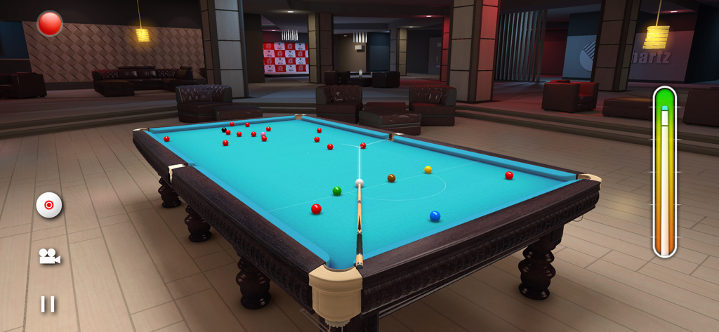 Vista de jugabilidad de Real Snooker 3D de una mesa de snooker azul con física realista y taco de puntería