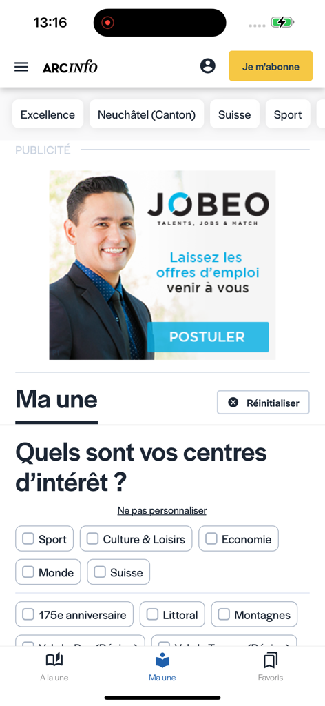 Interfaz de la aplicación Arcinfo mostrando opciones de personalización de noticias para seleccionar intereses regionales y temáticos