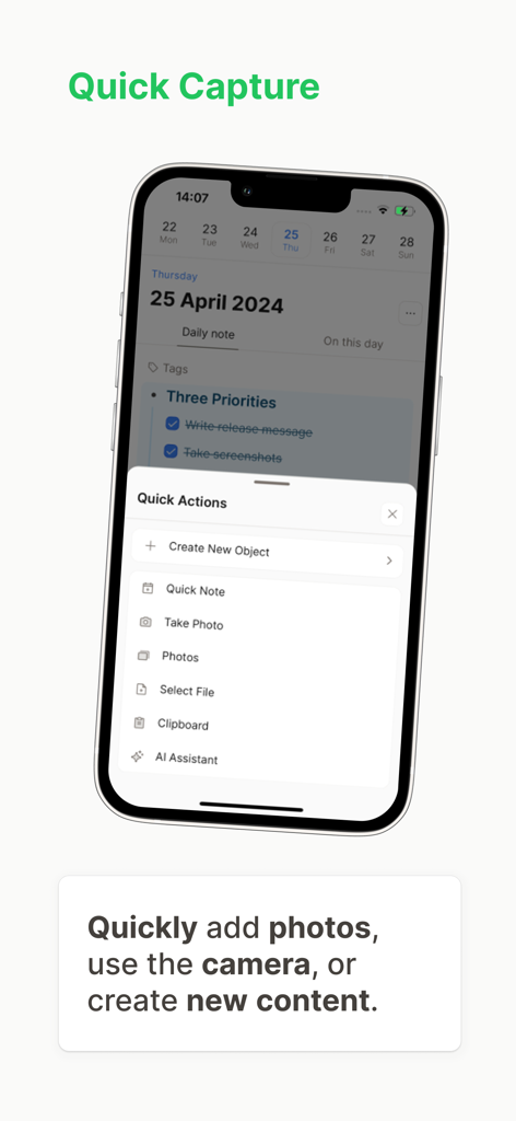 Capacities – Notes & PKM - Capacities mobile App, die das Quick Actions-Menü zur schnellen Erfassung von Notizen, Fotos und Dateien zeigt.