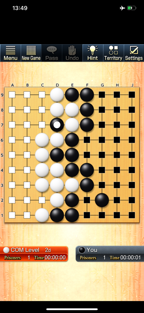 CrazyStone DeepLearning - CrazyStone DeepLearning App Gameplay, das ein 9x9 Go-Brett mit schwarzen und weißen Steinen während eines Spiels gegen eine KI der Stufe 2d zeigt