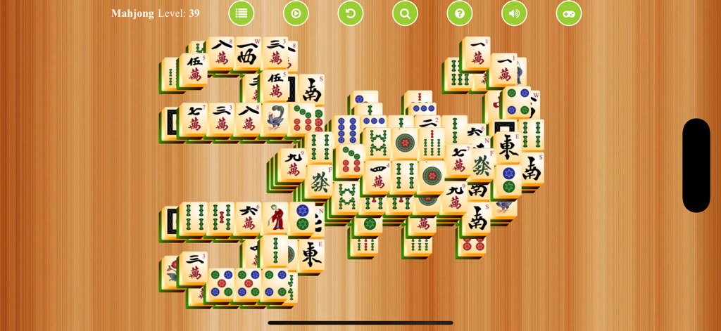 Mahjong Solitaire* - Jugabilidad clásica de Mahjong Solitario mostrando fichas tradicionales en un diseño de escorpión sobre un fondo de madera.