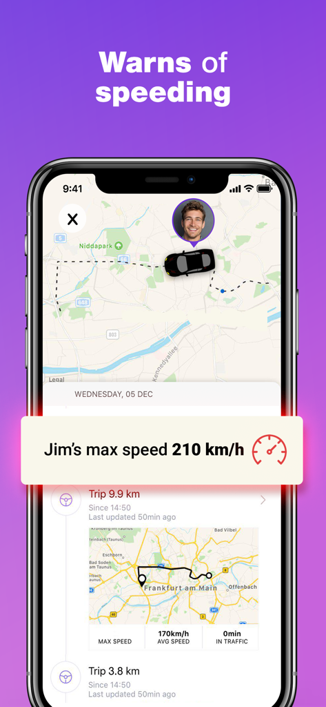 Interface de aplicativo móvel mostrando uma notificação de excesso de velocidade e histórico detalhado de viagens de direção em um mapa.