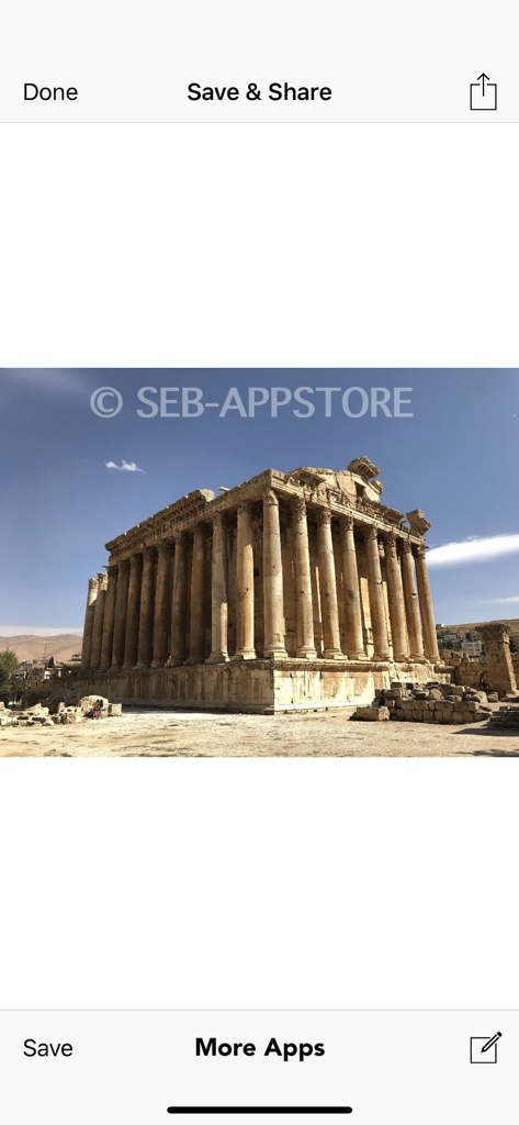 Speicher- und Freigabe-Bildschirm in der WaterMark App, der ein urheberrechtlich geschütztes Bild eines antiken Tempels zeigt