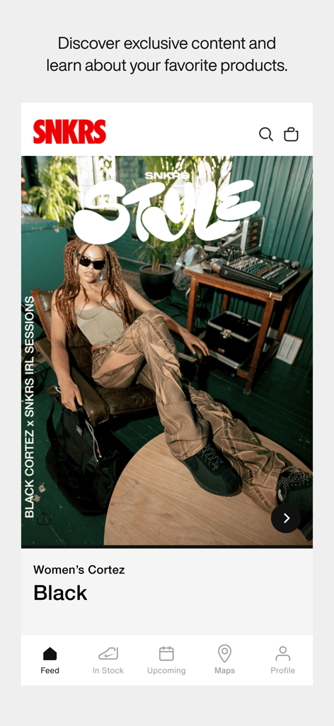 Nike SNKRS: Sneakers & Apparel - Interfaccia dell'app Nike SNKRS che mostra contenuti di stile per le Cortez Nere da donna