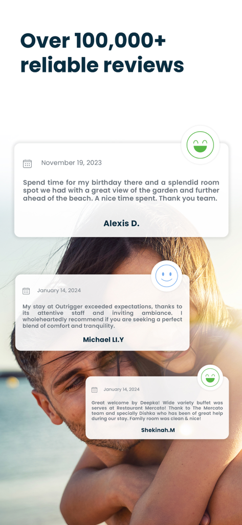 Schermata che mostra recensioni positive degli utenti e testimonianze per l'app di viaggio MariDeal a Mauritius