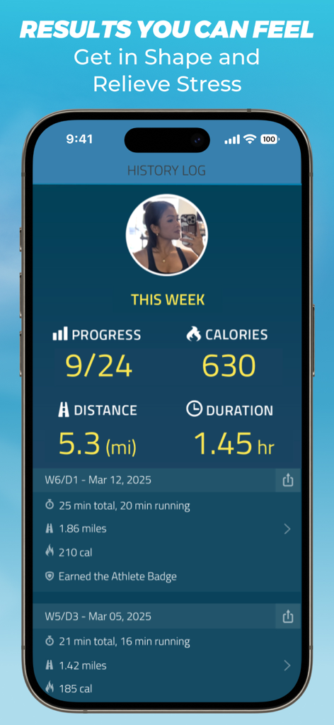 5K Runner: couch potato to 5K - Écran de smartphone affichant le journal d'historique de l'application 5K Runner avec les statistiques de progression de course hebdomadaire et les badges gagnés.