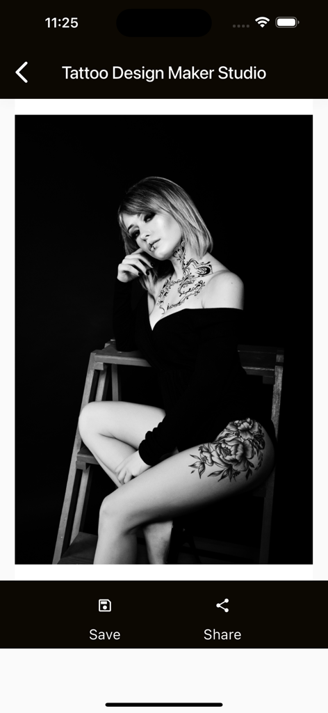 Tattoo Design Maker Studio - Una mujer con tatuajes florales virtuales en su cuello y muslo en una vista previa de foto en blanco y negro