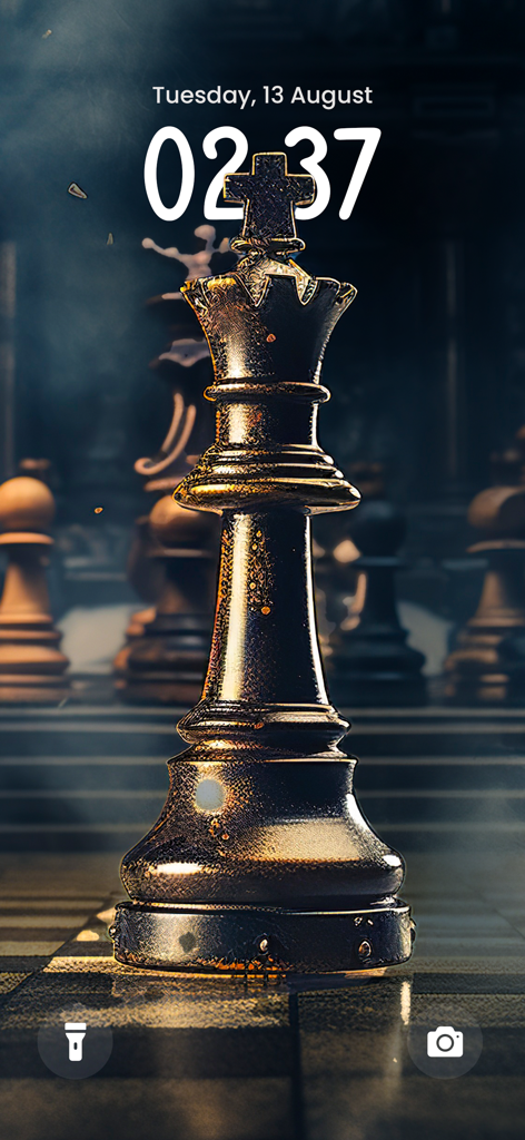 Live HD Wallpapers Background - Fondo de pantalla de rey de ajedrez dorado de alta definición en la pantalla de bloqueo de un iPhone.
