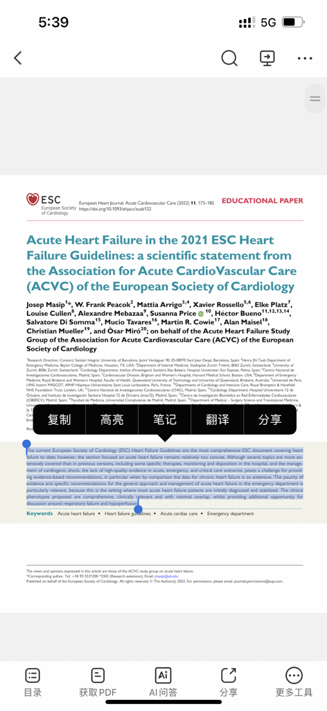 Screenshot der Klinischen Leitlinien App, die ein ESC-Medizinpapier über akute Herzinsuffizienz mit Übersetzungs- und Anmerkungswerkzeugen anzeigt