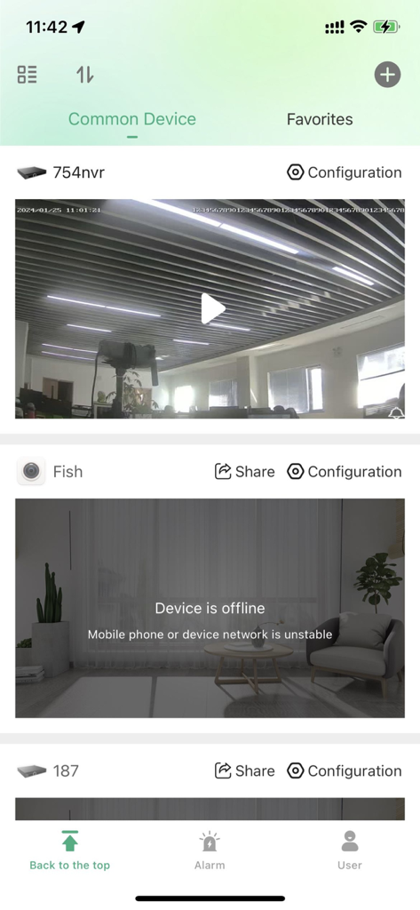 EasyLiveLite - Interface do aplicativo EasyLiveLite mostrando vários feeds e status de câmeras de segurança.