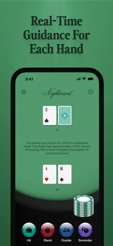 Interfaz de la aplicación Nightcard que muestra consejos de estrategia de blackjack en tiempo real para una mano que suma 14 contra un crupier 5.