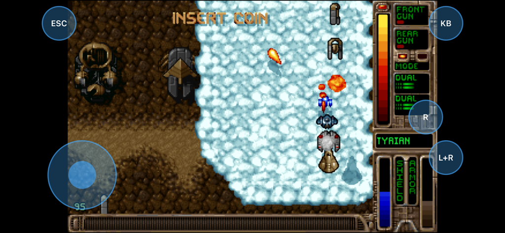 Tyrian 2000 - Retro-Arcade-Weltraum-Shooter-Gameplay von Tyrian 2000 auf Mobilgeräten mit Touch-Steuerungen und Schiffstatus-Benutzeroberfläche